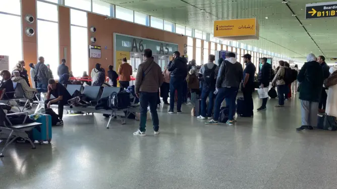 بعد طنجة.. “العربية للطيران” تثير احتجاجات بمطار البيضاء ومسافرون يطالبون بمحاسبتها (فيديو)
