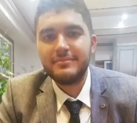 إزالة الغموض عن تعقيدات الجيل ز: التنقل بين الحقائق الرقمية المتنوعة وتحديات الاتصال وضرورة التوجيه