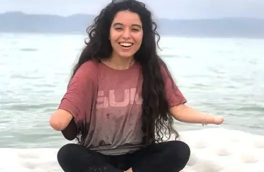 تشجيعا لكفاحها .. تكريم “إكرام بكير” في معرض “جسور”