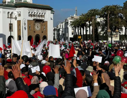 طالب بنموسى بإنهاء الاحتقان.. حزب بالمعارضة: توقيف الأساتذة مقاربة زجرية وابتزاز