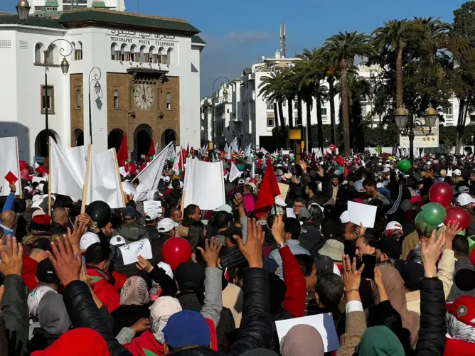 طالب بنموسى بإنهاء الاحتقان.. حزب بالمعارضة: توقيف الأساتذة مقاربة زجرية وابتزاز