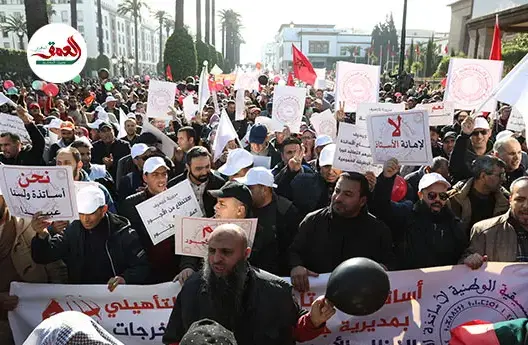 مشاهد من مسيرة الأساتذة أمام البرلمان