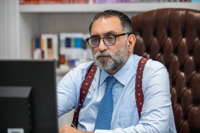 عزمي بشارة: بيان “هابرماس” لا يستحق المناقشة وهدفه شرعنة الدعم لإسرائيل