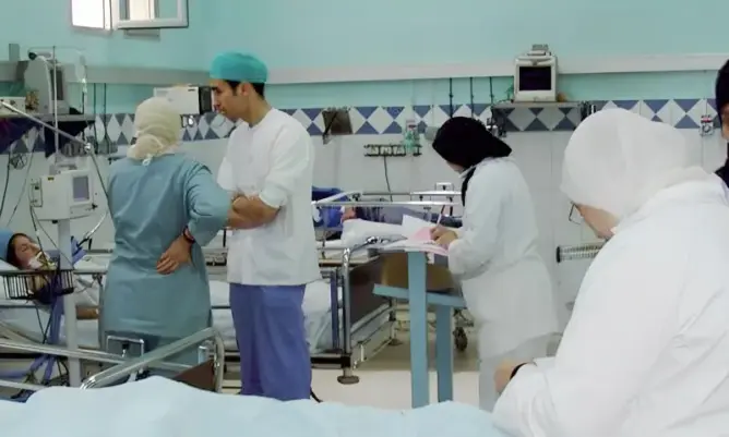 وزير الصحة يمنع الحراس والعاملين في النظافة من التدخل في مهام الاستقبال بالمستشفيات