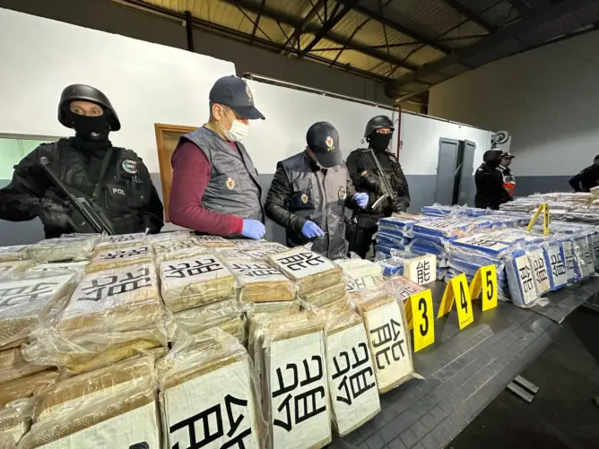 عملية مشتركة بين الأمن والجمارك تحبط محاولة لتهريب 730 كلغ من المخدرات بالميناء المتوسطي