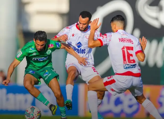 وسط غياب جماهيري.. الرجاء والوداد يطمحان لتجاوز أزمتهما من بوابة “الديربي”