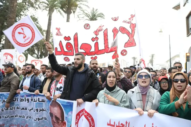 الحكومة تُرَسّم قرابة 83 ألف أستاذ وتبدأ تسوية أوضاعهم الإدارية والمالية