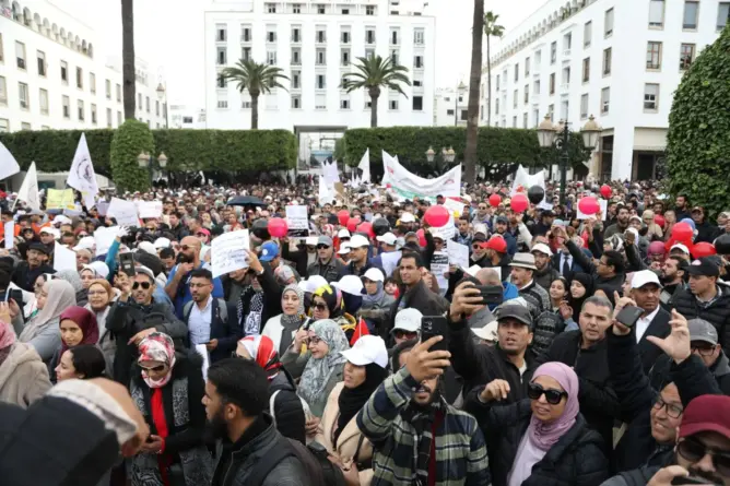 في لقاء مع الحكومة.. نقابات التعليم تتوصل بنسخة للنظام الأساسي ونظام التعويضات