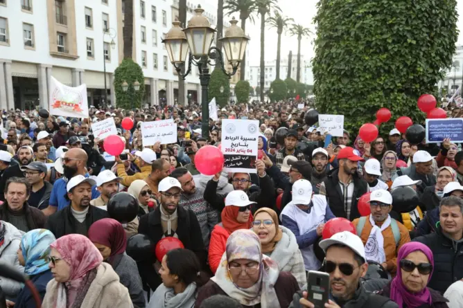 مشروع قانون الإضراب.. انفراد النقابات بالدعوة للإضراب يسائل وضعيات التنسيقيات واللامنتمين