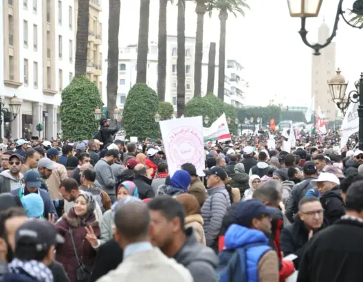 توقيف الأساتذة.. حقوقيون يعتبرون القرار “ردة خطيرة” ويربطون إنهاء الاحتقان بالحوار مع التنسيقيات