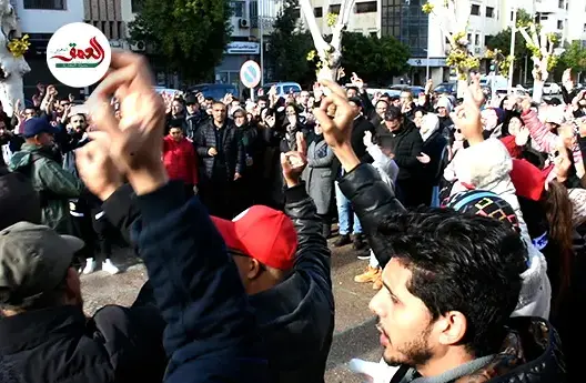 توقيفات عن العمل تخرج الأساتذة للاحتجاج بفاس
