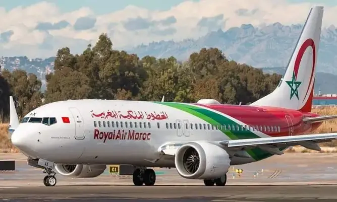 في رحلة تجاوزت 4 ساعات.. بعثة المنتخب المغربي تحط الرحال بساحل العاج