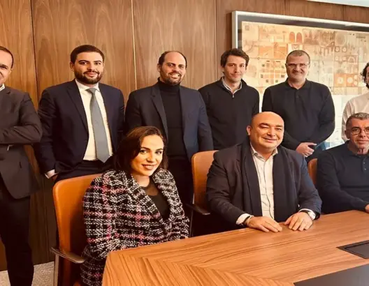 أعلن مجلس المنافسة، عن مشروع تركيز اقتصادي بين شركة "Dislog Group" التي يملكها المليادير ووزير الشباب والرياضة الأسبق منصف بلخياط وشركة "CMB Plastiques Maroc"، التي تملكها مجموعة Mutandis لصحابها المليادير ووزير السياحة الأسبق عادل الدويري.