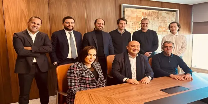 أعلن مجلس المنافسة، عن مشروع تركيز اقتصادي بين شركة "Dislog Group" التي يملكها المليادير ووزير الشباب والرياضة الأسبق منصف بلخياط وشركة "CMB Plastiques Maroc"، التي تملكها مجموعة Mutandis لصحابها المليادير ووزير السياحة الأسبق عادل الدويري.