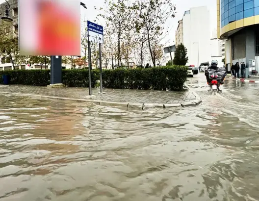 وسط غياب لشركة “أمانديس”.. الأمطار تغرق شوارع طنجة (فيديو)