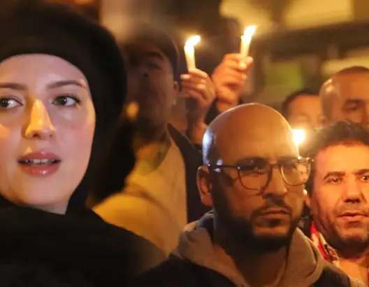 أساتذة طنجة يحتجون ليلا بالشموع تضامننا مع الموقوفين