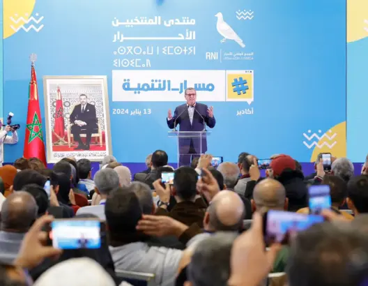 أخنوش يستعين بـ10 آلاف من منتخبي الأحرار لشرح منجزات حكومته للمغاربة