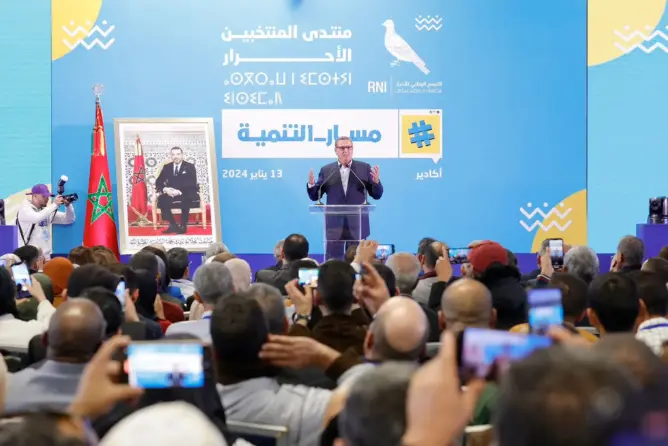 أخنوش يستعين بـ10 آلاف من منتخبي الأحرار لشرح منجزات حكومته للمغاربة