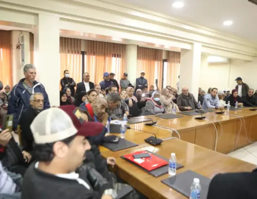 البنايات الآيلة للسقوط تشعل الصراع بأغنى مقاطعات البيضاء.. والرئيسة تقاطع الدورة