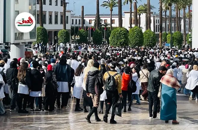 مصير طلبة الطب وتخبط الحكومة في أسوأ مطبٍّ