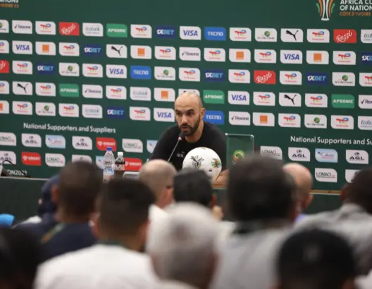 الركراكي: نريد ضمان الصدارة بغض النظر عن المنافس المقبل.. ويجب احترام التنافس الشريف