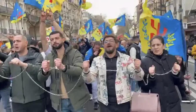 “انفصال القبايل” يضع الجزائر أمام مرآة تناقضاتها.. كيف عرت “المعاملة بالمثل” ازدواجية النظام؟