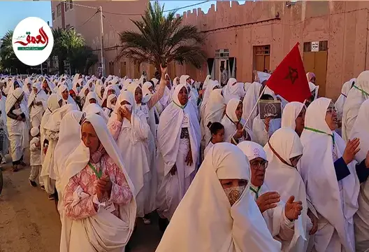 بالحايك التقليدي.. آلاف ال"فجيجيات" في مسيرة للنساء فقط رفضا لخوصصة المياه