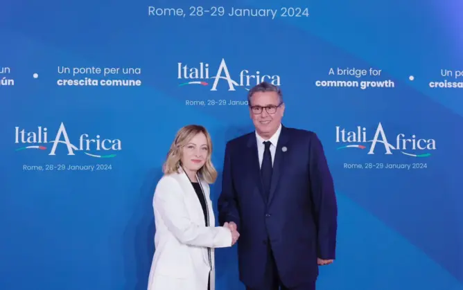 أخنوش: إيطاليا مهتمة بمشاريع تطوير الطاقات المتجددة في المغرب