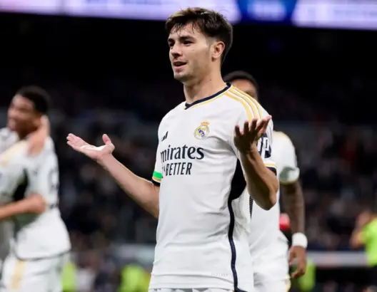 دياز يرفض عرضا “فلكيًا” للانضمام للدوري السعودي ويتجاهل إغراءات “البرمييرليغ”