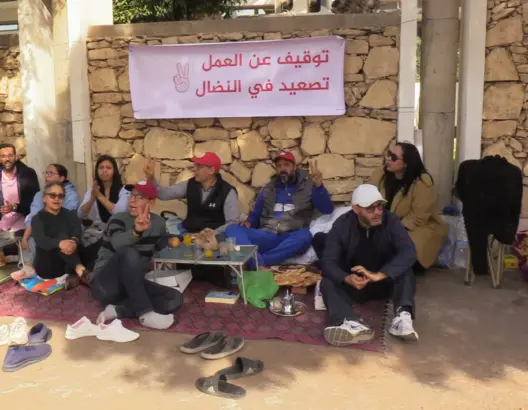 الأساتذة الموقوفون عن العمل يعتصمون أمام أكاديمية سوس ماسة