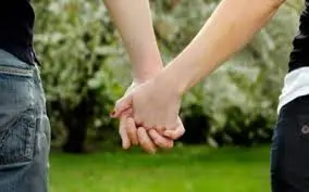 العزوبة وآليات كسوف الشمس الأسرية