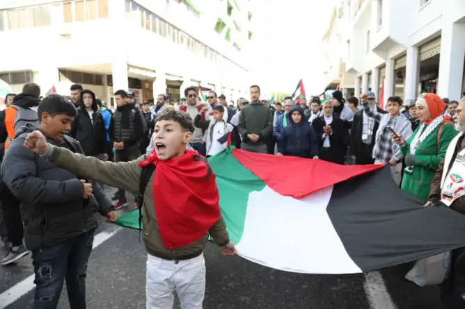 الآلاف يحتشدون وسط الرباط للتنديد بحرب الإبادة في غزة وللمطالبة بإسقاط التطبيع