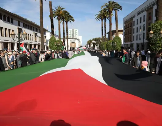 مسيرة الرباط.. شخصيات وهيئات مغربية تدعم صمود غزة وتدعو لإسقاط التطبيع (فيديو)