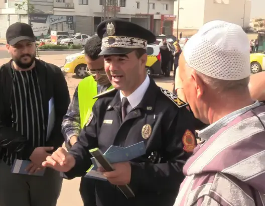 أمن أكادير يحسس المواطنين بأخطار الطريق (فيديو)