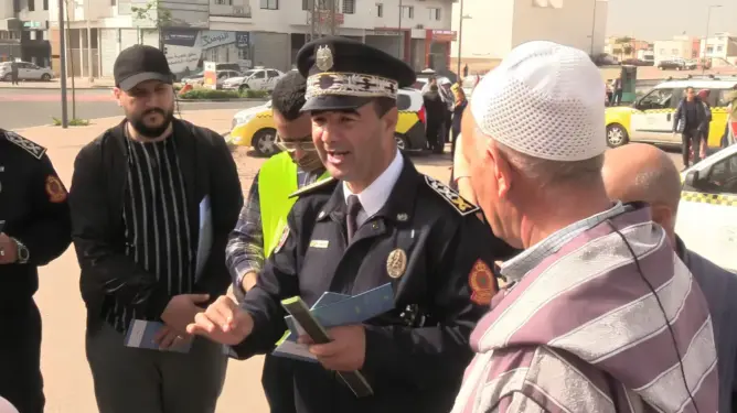 أمن أكادير يحسس المواطنين بأخطار الطريق (فيديو)