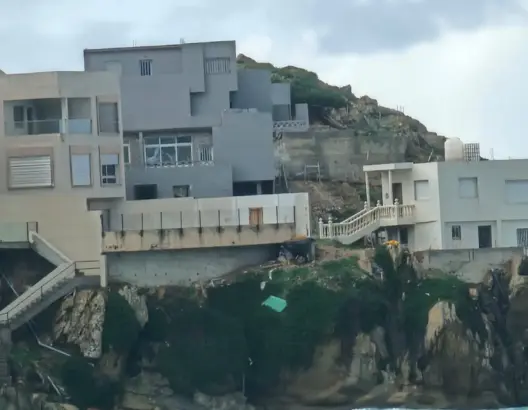 السلطات تتجه لهدم فيلات بالملك البحري لشاطئ الدالية قرب طنجة
