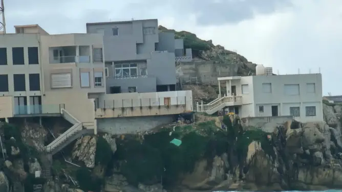 السلطات تتجه لهدم فيلات بالملك البحري لشاطئ الدالية قرب طنجة