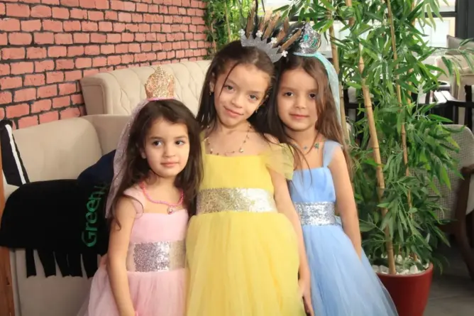 أسرة مغربية عالقة بتركيا تشتكي “منع” أبنائها من دخول المغرب وتنْشُد تدخل الملك