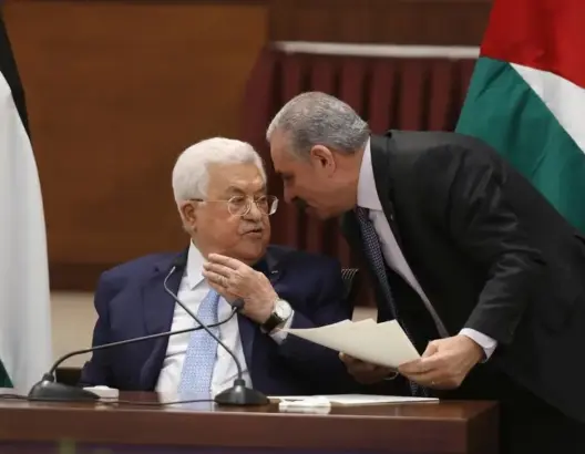 رئيس الوزراء الفلسطيني يقدم استقالة حكومته للرئيس محمود عباس