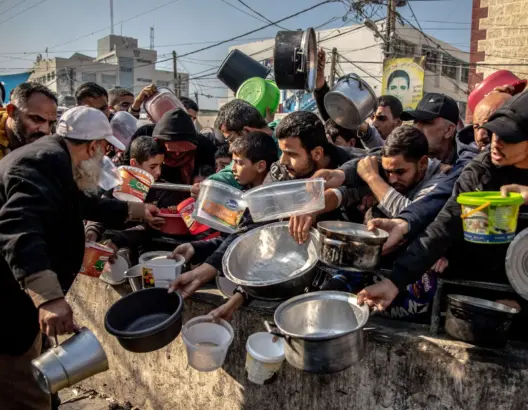 بوريل: غزة تعيش أكبر تطهير عرقي منذ الحرب العالمية.. والأمم المتحدة: تجويع المدنيين جريمة حرب