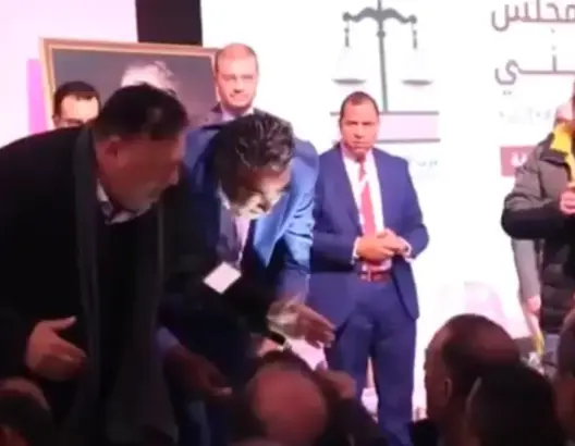 صفع البرلماني / حزب الاستقلال