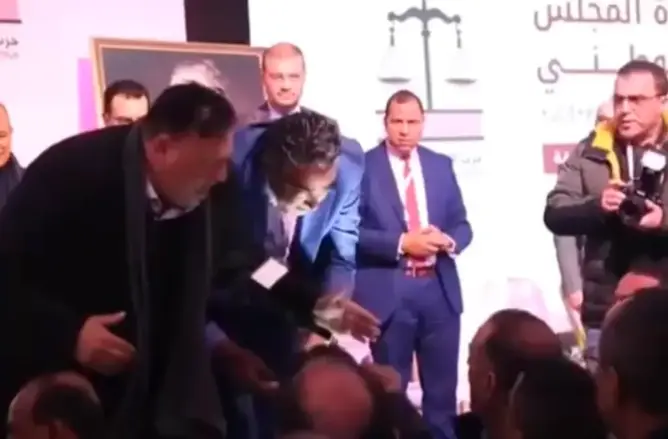 صفع البرلماني / حزب الاستقلال