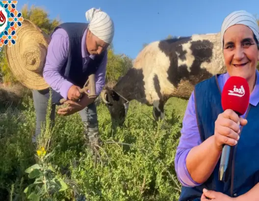 مي نعيمة .. فلاحة استثنائية بأزمور ورثت الحرفة من والدها