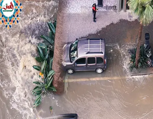 انفجار أنبوب كبير يُغرق شارعا بالمياه العادمة في طنجة.. وتأخر “أمانديس” يثير تساؤلات (فيديو)