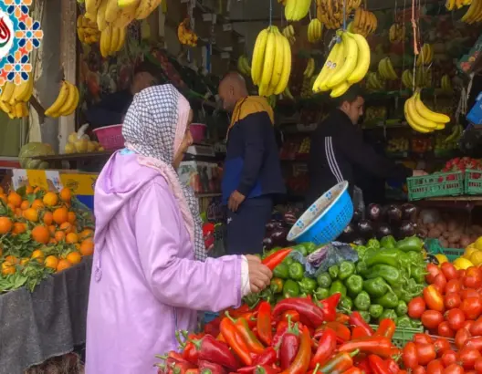 إقبال على الخضر والفواكه بالجديدة.. وبائعون: الأسعار عادية ومناسبة