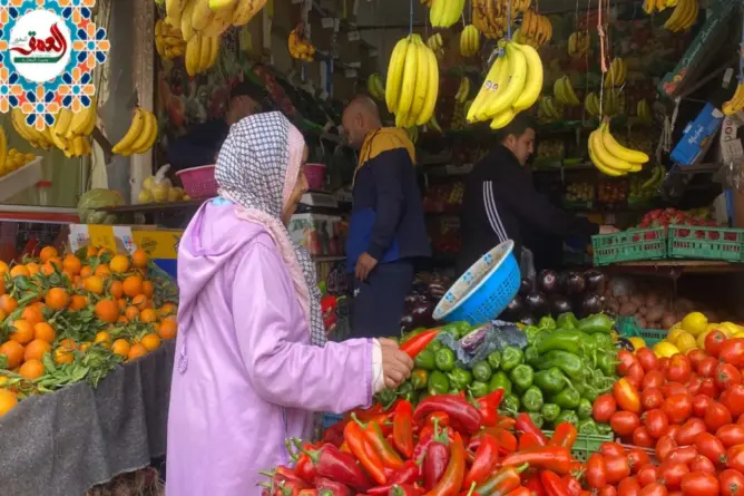 إقبال على الخضر والفواكه بالجديدة.. وبائعون: الأسعار عادية ومناسبة