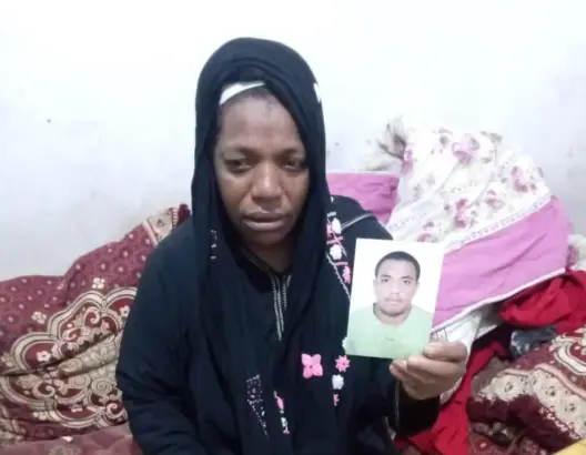 عثر عليه ميتا تحت شجرة.. سيدة بالرباط تطالب بتشريح جثة ابنها لكشف أسباب وفاته