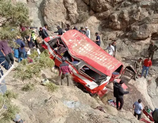 أغلبهم أستاذات.. مصرع 9 أشخاص إثر انقلاب حافلة للنقل المزدوج بجبال أزيلال (صور)