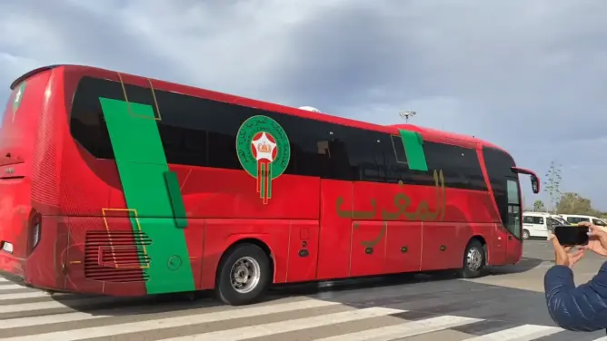لحظة وصول المنتخب الوطني لأكادير تأهبا لوديتي أنغولا وموريتانيا