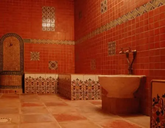 سلطات طنجة تسمح لمحلات غسل السيارات والحمامات بالعمل خلال رمضان